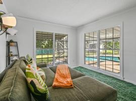 Tropical Beach & Lakefront Home，位于西棕榈滩的酒店