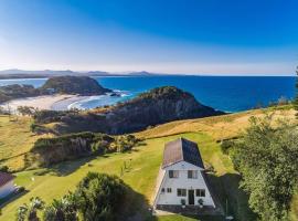 A Frame - 3 bedroom beachfront home，位于斯科茨海德的酒店