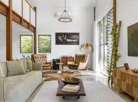 The Barn Door - luxury hinterland couples escape