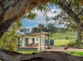 Koolbury Cottage. Farmstay Valley Retreat