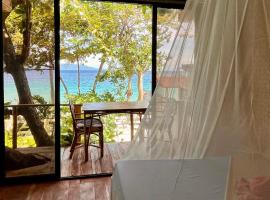 Amami Beachfront Villa with Private Beach，位于波尔多·格尼拉的酒店