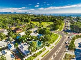 Gidgets House - renovated beach house with hot tub
