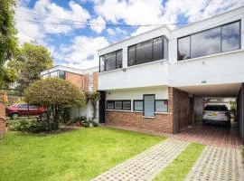 Casa con Jacuzzi en Bogota (Weed Friendly)