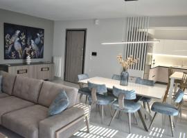 Modern Luxury Suite，位于卡尔季察的公寓