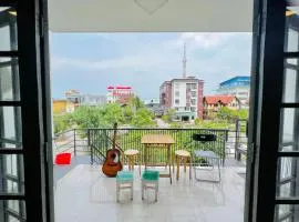 Căn nhà có 5 phòng ngủ, đậu nhiều ô tô - Kenpj House