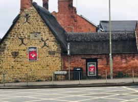 The Three Pigeons Inn，位于班伯里的酒店