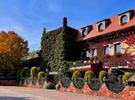 Hotel Zameczek，位于Książ Wielki的酒店