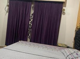 Warraich villa gt raod gujrat entire，位于Gujrāt的酒店