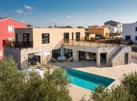 Modern Villa Ava with outdoor pool in Tar