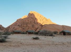 Spitzkoppe Cabin Camp，位于Usakos的酒店