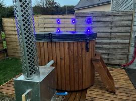 Cottage cocooning romantique avec jaccuzzi privé，位于Ancinnes的酒店