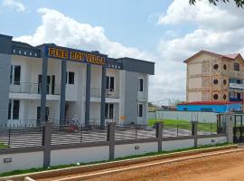 Fine Boy Villa, Luxe Two-Bedroom Apartments in Tema Community 25，位于特马的公寓