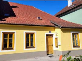 Altstadthaus Marille mit Innenhofterrasse，位于梅尔克的带泳池的酒店