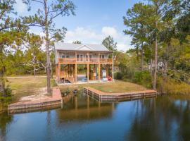 Channel Cat Cabin - Near New Orleans & Gulf Beach Casino，位于Shoreline Park的别墅