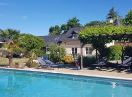 Maison d'hôtes tranquille près du Mans avec piscine, jardin, parking sécurisé, et équipements complets - FR-1-410-408，位于Changé的酒店