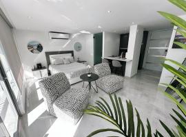 Ocean Front Coral Luxury Apartment，位于圣胡安的海滩短租房