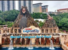 1 - 5pax Lagoon View@ Sunway Resort Suite Pyramid，位于Kampong Penaga的酒店