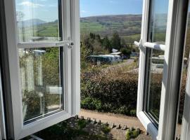 Scenic Couples Getaway in the Brecon Beacons，位于克里克豪厄尔的酒店