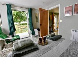 Sheepwash Farm Rural Spa Retreat Cottages，位于Ticehurst的酒店