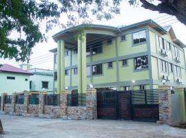 Jackie Grand Hotel，位于海岸角的酒店