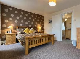 Luxury 4 Bedroom Seaside Apartment - Glan Y Werydd House，位于巴茅思的家庭/亲子酒店