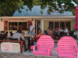 Frangipani Hotel，位于Bequia的酒店
