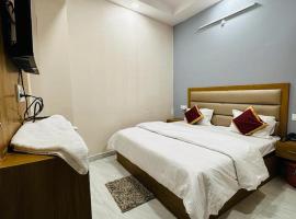 Hotel celebration ccs airport，位于Bijnaur的酒店