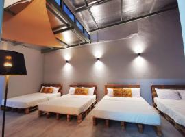 Ipoh town centre glamping home 13pax，位于怡保的酒店