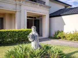 Charming 4BR House and Cozy Garden