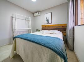 272 - Apartamento com 02 dormitórios a 200m da Praia de Canto Grande，位于邦比尼亚斯的酒店