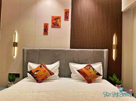 Taj Studiosc- #Super #Luxurious #Independent #Cozy #Stay within Biggest Mall of G Noida by Ghumloo com，位于加济阿巴德的酒店