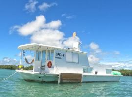 Beautiful Houseboat in Key West，位于基韦斯特的船屋