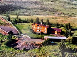 Tom Miner Creek Main House，位于Emigrant的酒店