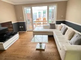 4 Bed town house in sittingbourne 7 beds sleeps 8