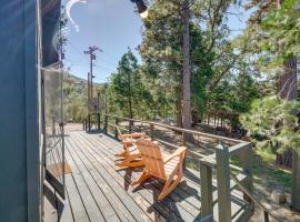 Quiet Sequoia National Forest Cabin with Fireplace，位于Posey的酒店