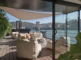 LA PENICHE - Bed And Bicycle - Vienne，位于维也纳的酒店