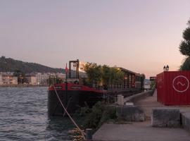 LA PENICHE - Bed And Bicycle - Vienne，位于维也纳的酒店