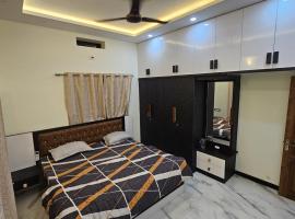 Vrindavan Homestay near Temple，位于Māvalli的酒店
