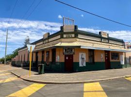 Main Reef Hotel，位于Boulder的酒店
