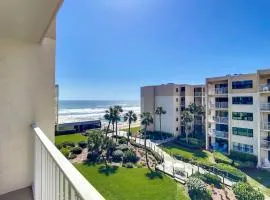 Coastal Living at its Best Ocean View Castle Reef 409