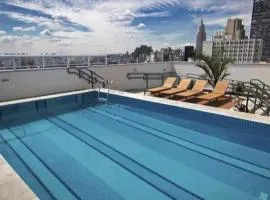 Studio Contemporâneo no centro de São Paulo, ao lado do metrô e 25 de março com piscina