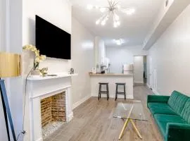 Newly Renovated Downtown Apartment in the Historic District, Quiet Street!