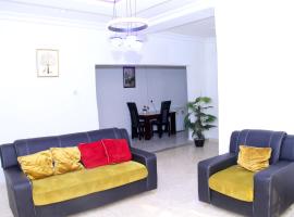 Best Choice Home 2bedroom Shortlet -Free Wifi & 24hrs light -N39,000，位于哈科特港的酒店