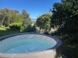 Domaine des Tuilières avec Jacuzzi，位于瓦洛里的带按摩浴缸的酒店