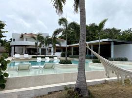 Villa en Barú con playa privada 6BR，位于巴尔的带按摩浴缸的酒店