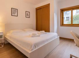 3 Bedroom Oeiras Wonder W/ Balcony by LovelyStay，位于奥埃拉斯的酒店