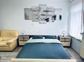 Chambre et SDD privées dans une maison partagée avec des résidents，位于蒙斯热玛普斯附近的酒店