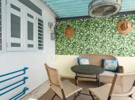 Jardines Casita a 5 min walk to downtown Rincon，位于林康的酒店