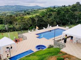 Buen Vivir Restrepo a 30 minutos Lago Calima，位于Restrepo的酒店