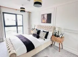 Central Derby Urban 2 Bedroom Flat - An Oasis of Elegance! Free Parking and Wifi suitable for families and professionals